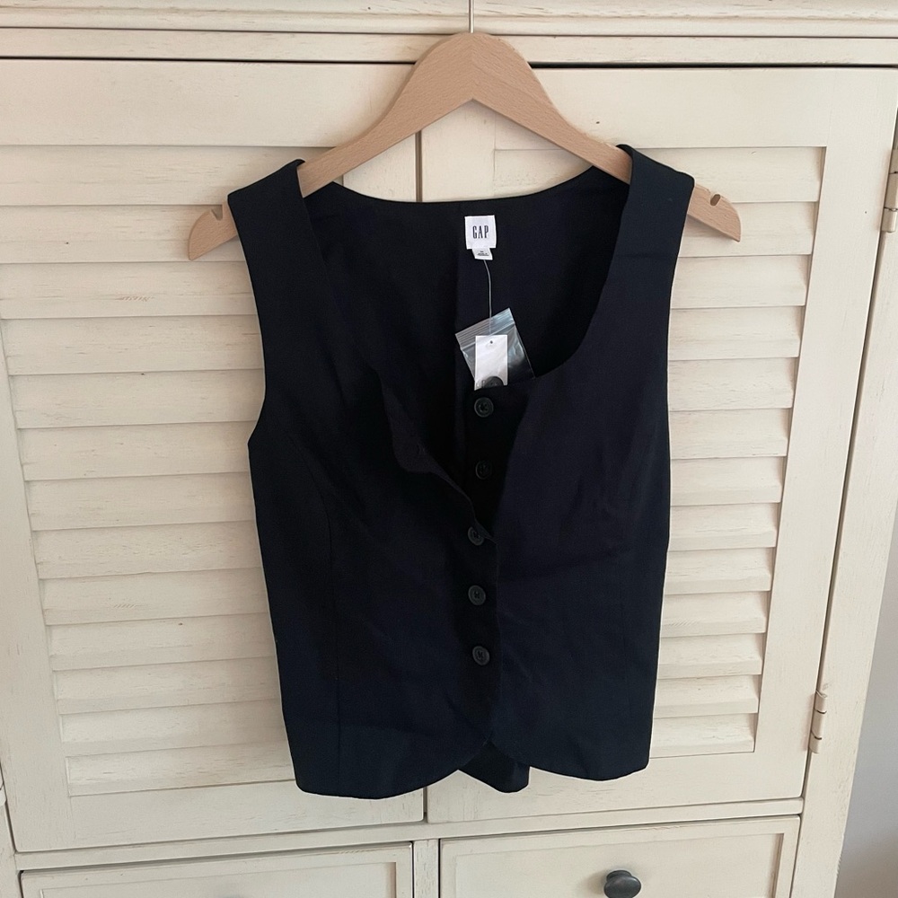 GAP Linen Top (NEVER WORN)- M